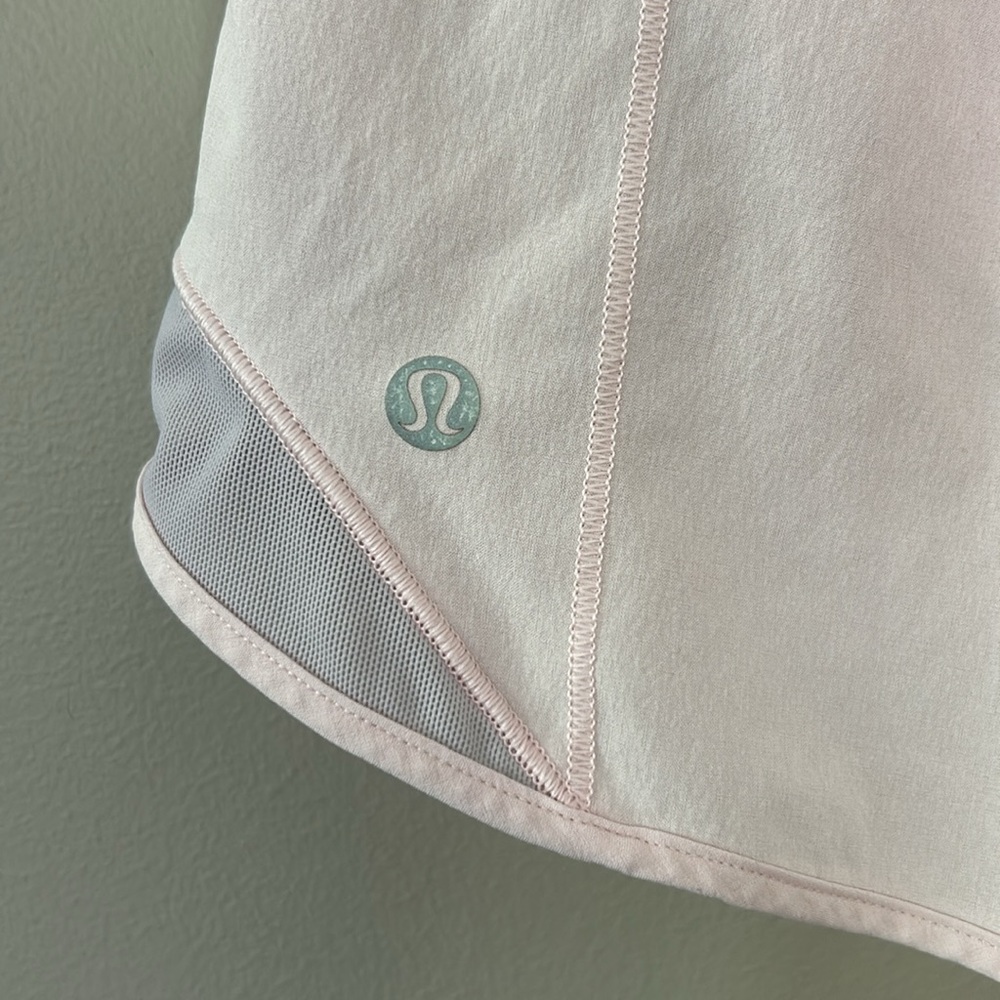 Lululemon Hotty‎ Hot Short II Sz 6 - Picture 3 of 7
